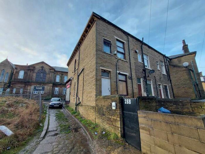 2 Bedroom Flat To Rent In Lumb Lane, Bradford, BD8