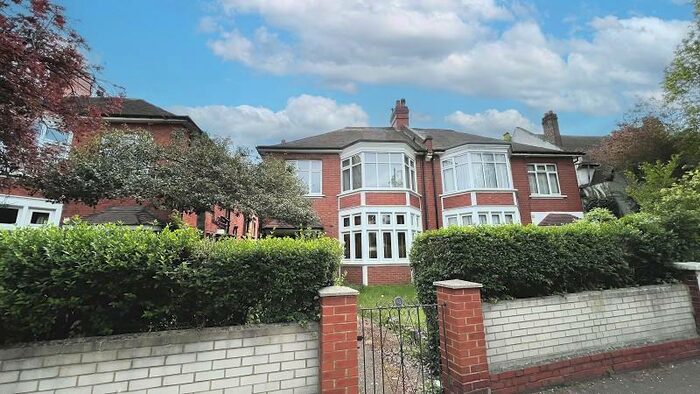 3 Bedroom Maisonette To Rent In Park Hill, Carshalton Beeches, Surrey., SM5