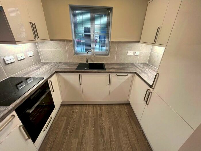 2 Bedroom Flat To Rent In Leyland Lane, Leyland, PR25