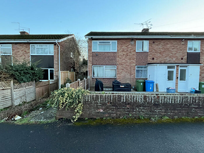 4 Bedroom Flat For Sale In Legge Crescent, Aldershot, Hampshire, GU11