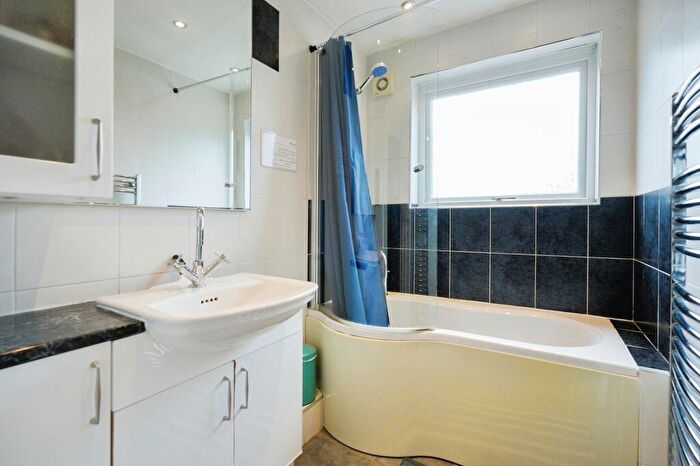 3 Bedroom Terraced House For Sale In Chestnut Grove, Mitcham, CR4