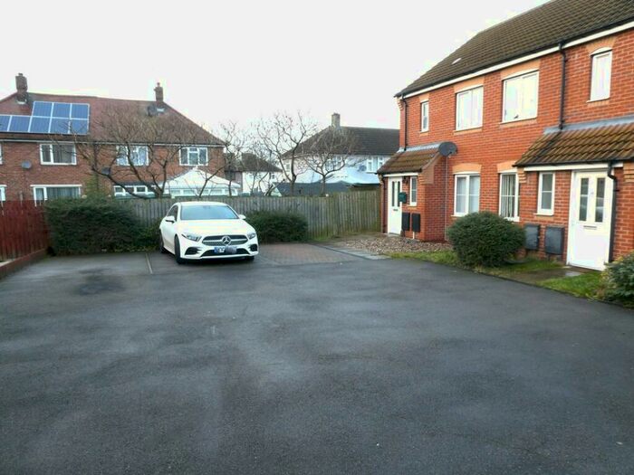 2 Bedroom Town House To Rent In Aidans Close, Clay Lane, Doncaster, DN2