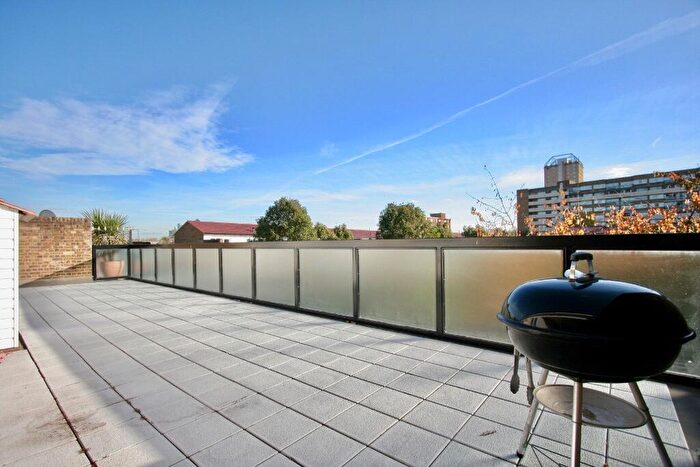 2 Bedroom Flat To Rent In Clark Street, London, E1