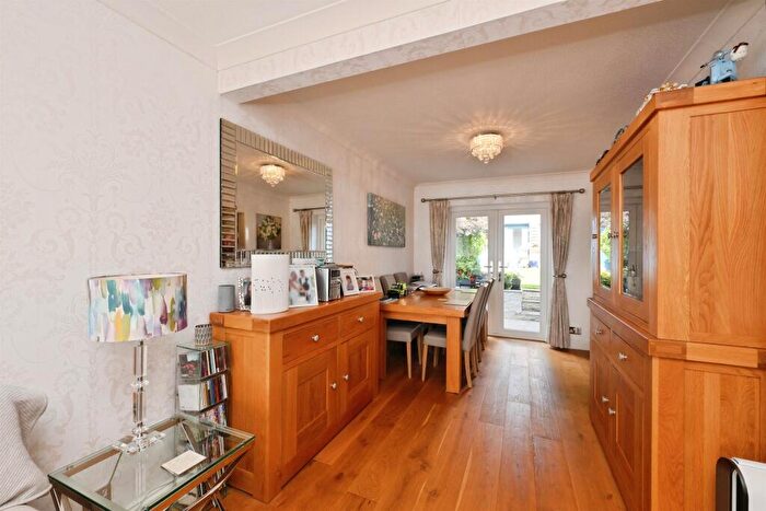 3 Bedroom End Of Terrace House For Sale In Fleming Close, Cheshunt, Waltham Cross, EN7