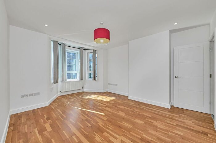 2 Bedroom Flat To Rent In Weston Street, Borough, London, SE1