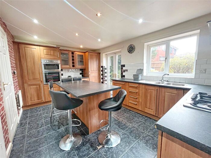 4 Bedroom Detached House For Sale In Brookbank Close, Alkrington, Middleton, Manchester, M24