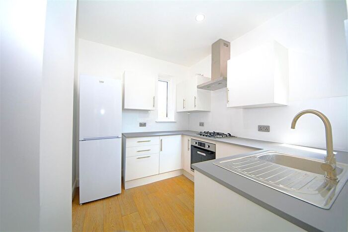 2 Bedroom Flat To Rent In Seymour Road, London, N3