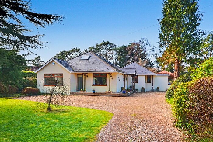 4 Bedroom Detached Bungalow For Sale In Redbridge Road, Crossways, Dorchester, DT2