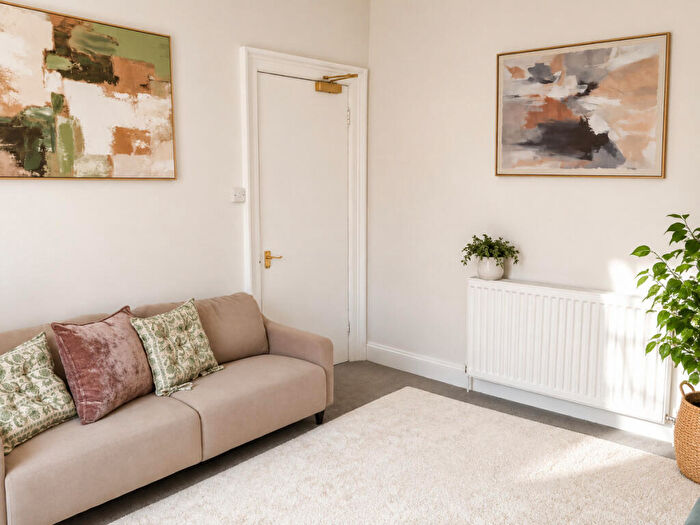 5 Bedroom Apartment To Rent In Upper Grove Place, Edinburgh, EH3