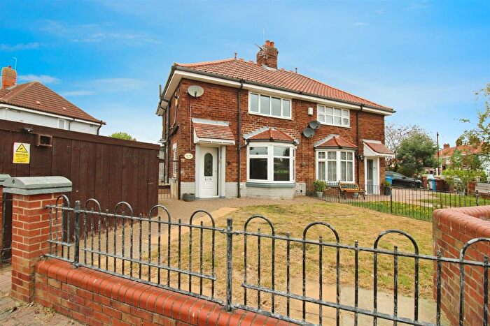 2 Bedroom Semi-Detached House For Sale In St Avenue, Hull, HU6