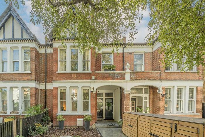 2 Bedroom Flat To Rent In Abbeville Road, Clapham South, SW4