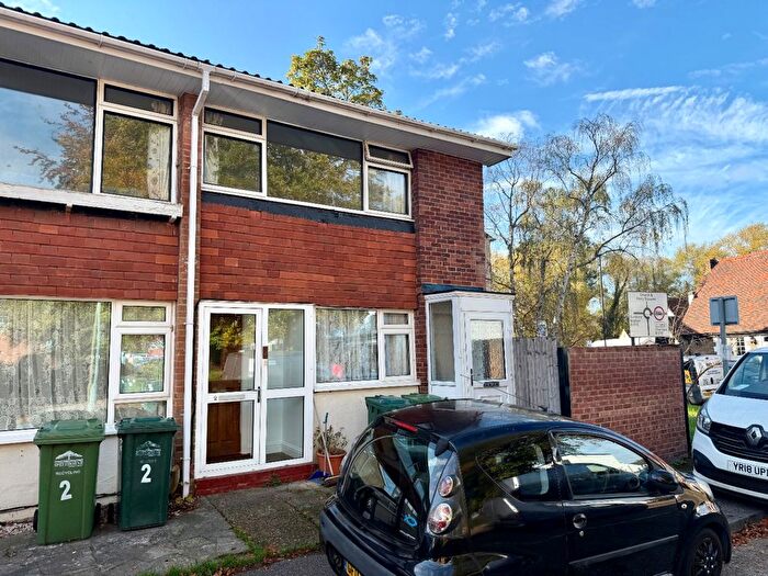 2 Bedroom Maisonette For Sale In Cliveden Place, Shepperton, Surrey, TW17