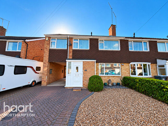 4 Bedroom Semi-Detached House For Sale In Georges Avenue, Northampton, NN7
