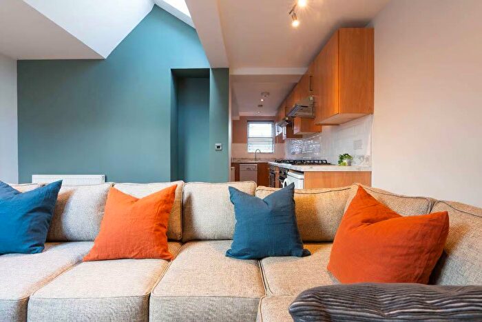 6 Bedroom House To Rent In Jesmond Road, Newcastle Upon Tyne, NE2