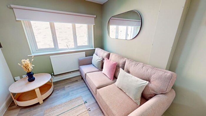 3 Bedroom Flat To Rent In C, Elm House, Cranmer Street, NG3