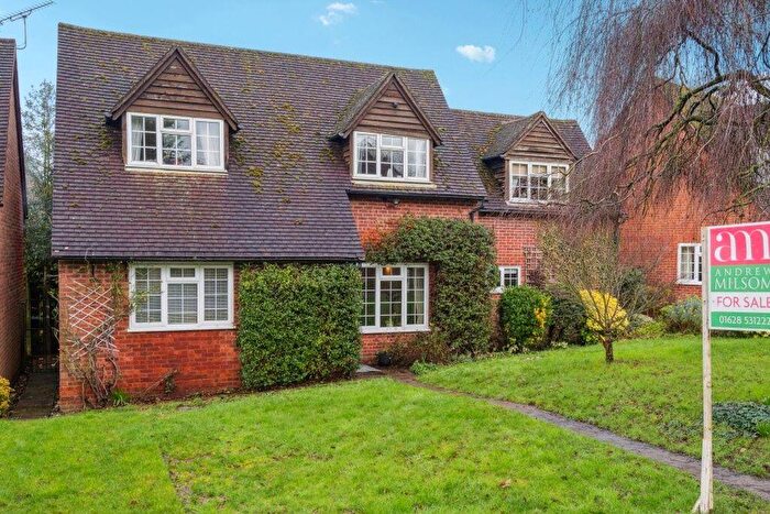 3 Bedroom Detached House For Sale In Cookham Dean, SL6