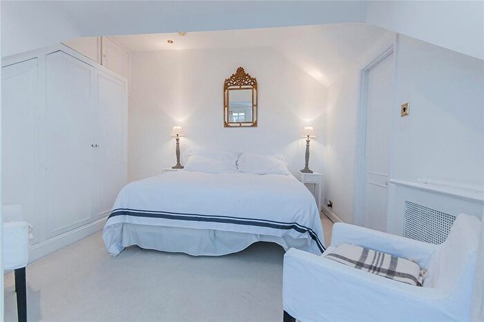 3 Bedroom Flat To Rent In Thurlow Road, Hampstead, NW3