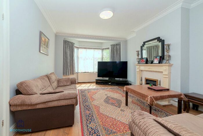 4 Bedroom End Of Terrace House To Rent In Cedar Drive, Pinner, Middlesex, HA5