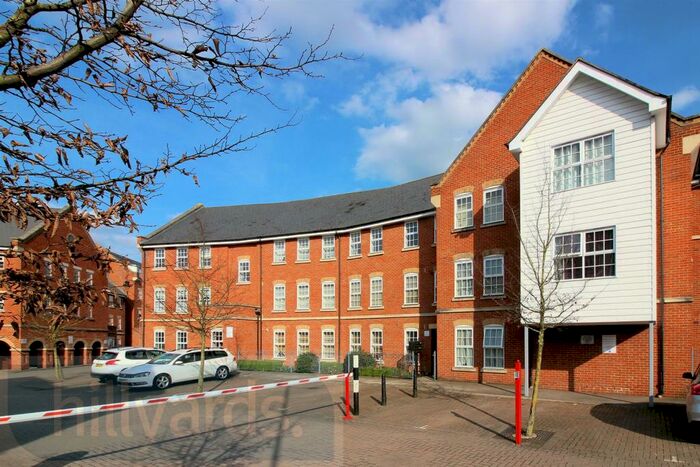 2 Bedroom Flat To Rent In Florey Gardens, Aylesbury, HP20