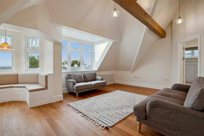 2 Bedroom Flat To Rent In Kensington Park Gardens, London, W11