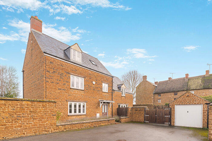 4 Bedroom Detached House For Sale In Sydenham Close, Adderbury, OX17