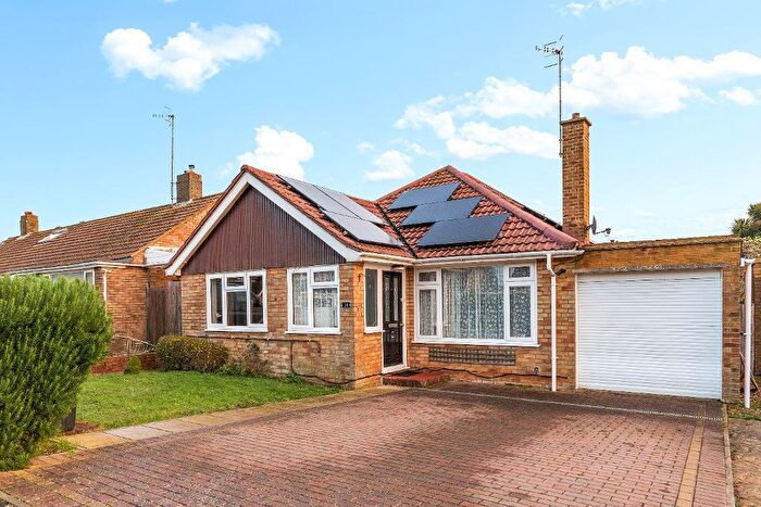 4 Bedroom Chalet For Sale In Farm Close, Seaford, East Sussex, BN25