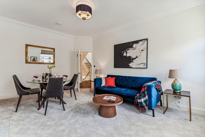 4 Bedroom Flat To Rent In Harley Street, South Marylebone, W1G