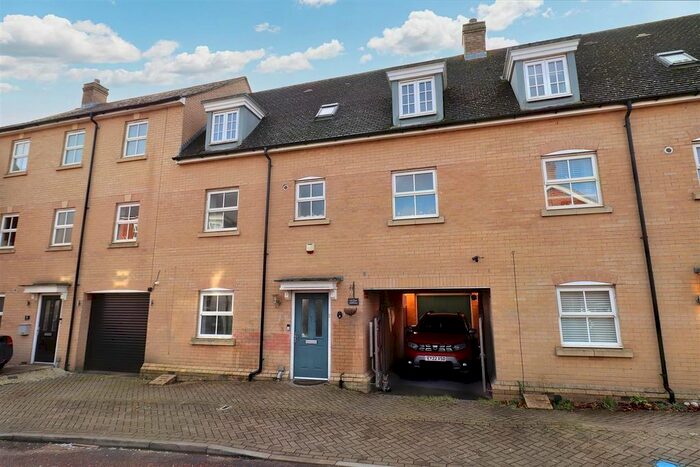 3 Bedroom Town House To Rent In Richard Day Walk, Colchester, CO2