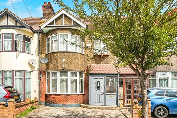 3 Bedroom House For Sale In Southbourne Gardens, Ilford, IG1