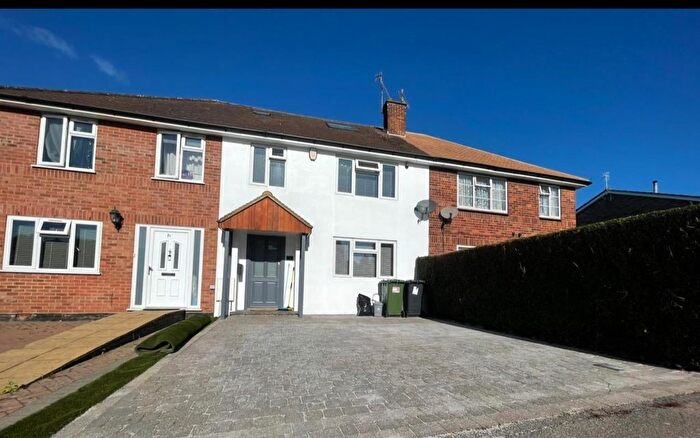 4 Bedroom Property To Rent In Mead Way, Bushey, WD23