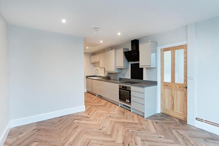 3 Bedroom Apartment To Rent In Banbury Road, Oxford, OX2