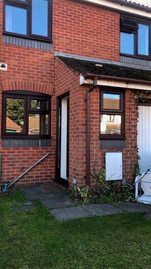 3 Bedroom Semi-Detached House To Rent In Bampton Close, East Oxford, OX4