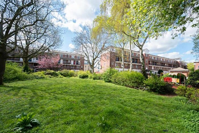 2 Bedroom Flat For Sale In Tiber Gardens, Islington, London, N1
