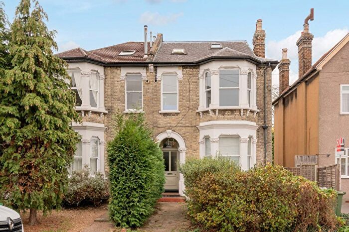 1 Bedroom Flat To Rent In Kempshott Road, Streatham Common, London, SW16