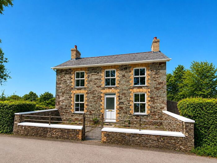 4 Bedroom Detached House For Sale In Penffordd, Llanybydder, SA40