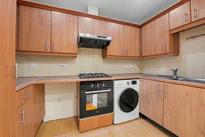 2 Bedroom Flat To Rent In Caversham Road, Kentish Town, NW5