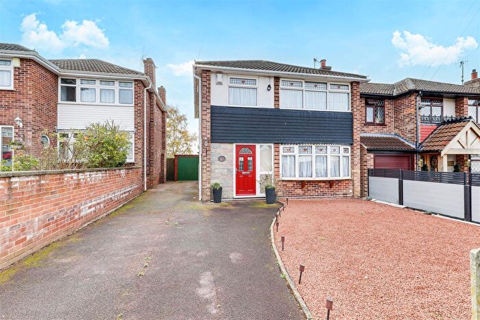 3 Bedroom Detached House For Sale In Brownlow Drive, Rise Park, Nottinghamshire, NG5