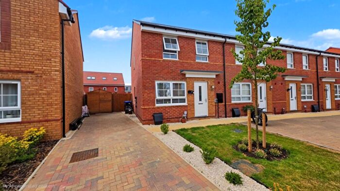 3 Bedroom End Of Terrace House For Sale In Tricker Close, Overstone, Northampton, NN6