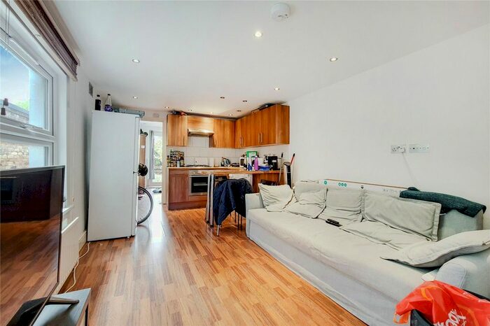 3 Bedroom Flat To Rent In Alderbrook Road, Clapham, SW12
