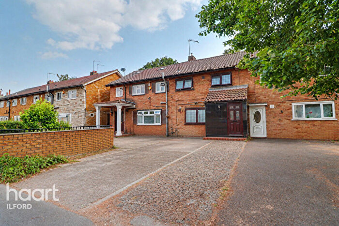 4 Bedroom Terraced House For Sale In Green Lane, Ilford, IG1