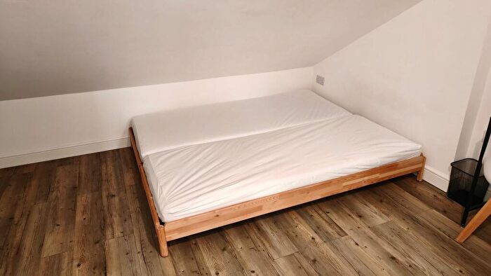 1 Bedroom Flat To Rent In Station Road, Kingston, KT2