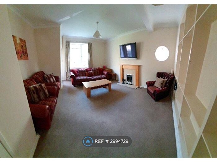 3 Bedroom Flat To Rent In Graham Park Road, Newcastle Upon Tyne, NE3