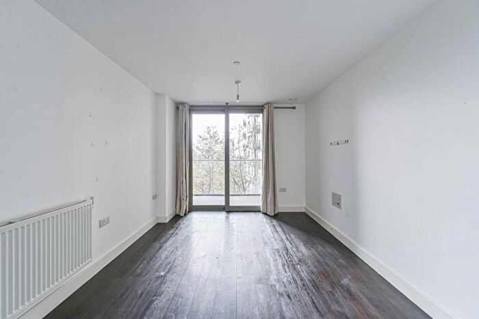 1 Bedroom Flat To Rent In Loampit Vale, Lewisham, London, SE13