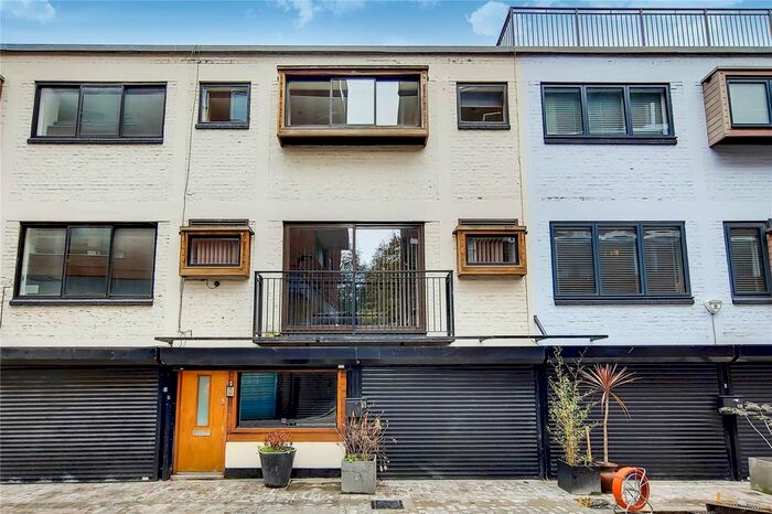 3 Bedroom Terraced House To Rent In Fitzroy Mews, Fitzrovia, London, W1T