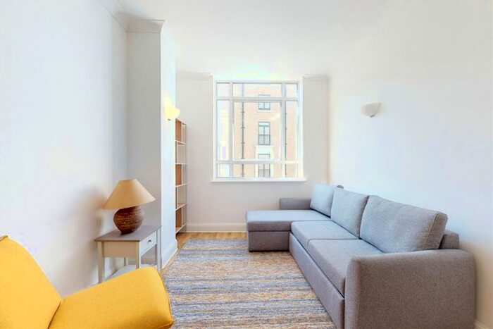 2 Bedroom Flat To Rent In North Block, Chicheley Street, London, SE1