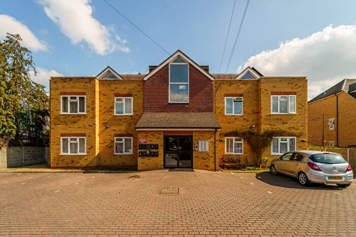1 Bedroom Flat For Sale In Long Lane, Stanwell, Staines-Upon-Thames, TW19