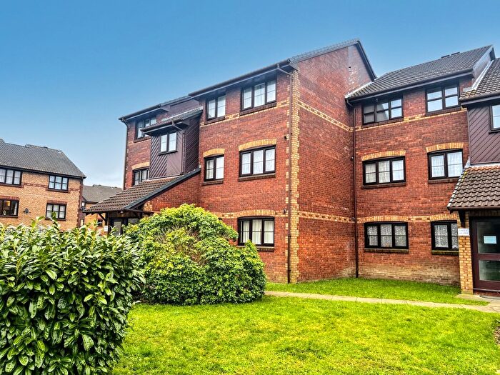 1 Bedroom Flat To Rent In Lowry Crescent, Mitcham, CR4