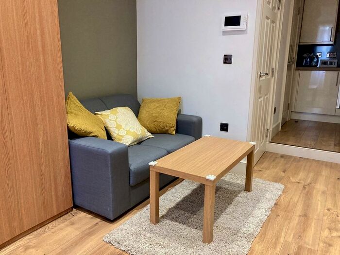1 Bedroom Private Hall To Rent In St. Leonards Gate, Lancaster, LA1