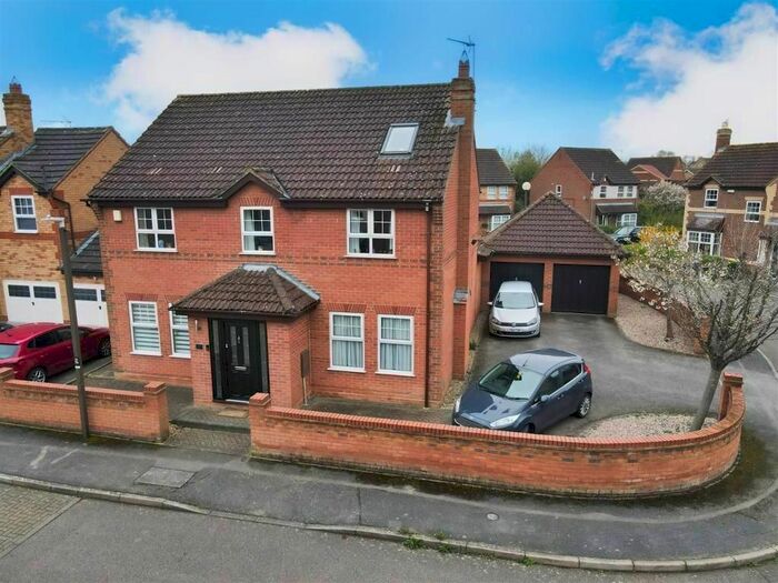 5 Bedroom Detached House To Rent In Caldecotte, Milton Keynes, MK7