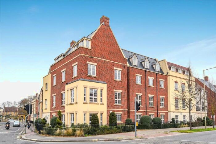 2 Bedroom Apartment To Rent In Welch Way, Witney, OX28